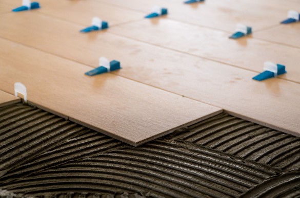 Pose de carrelage dans un centre de loisirs