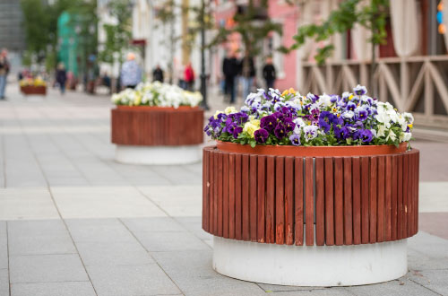 bacs-de-fleurs Installation de bacs de fleurs dans les rues du centre-ville