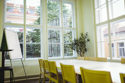 fenetres-batiment-scolaire Fourniture de menuiseries intérieures pour un bâtiment scolaire