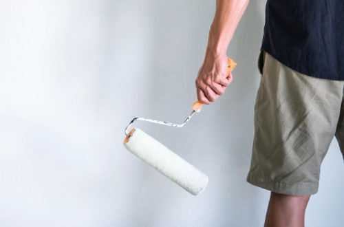 Travaux de peinture intérieure dans un complexe sportif