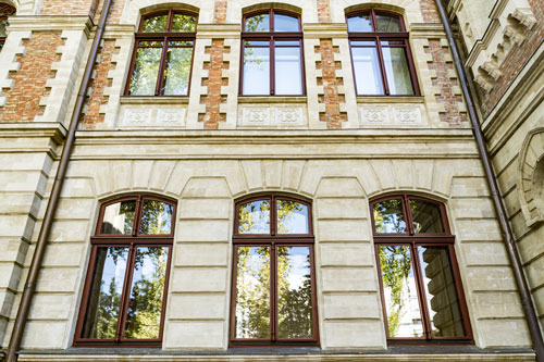 menuiseries-mairie Fourniture et installation de menuiseries bois pour la réhabilitation d’une mairie